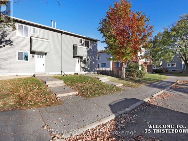 35 Thistledown Court, Unit 18, Ottawa, ON K2J1J4