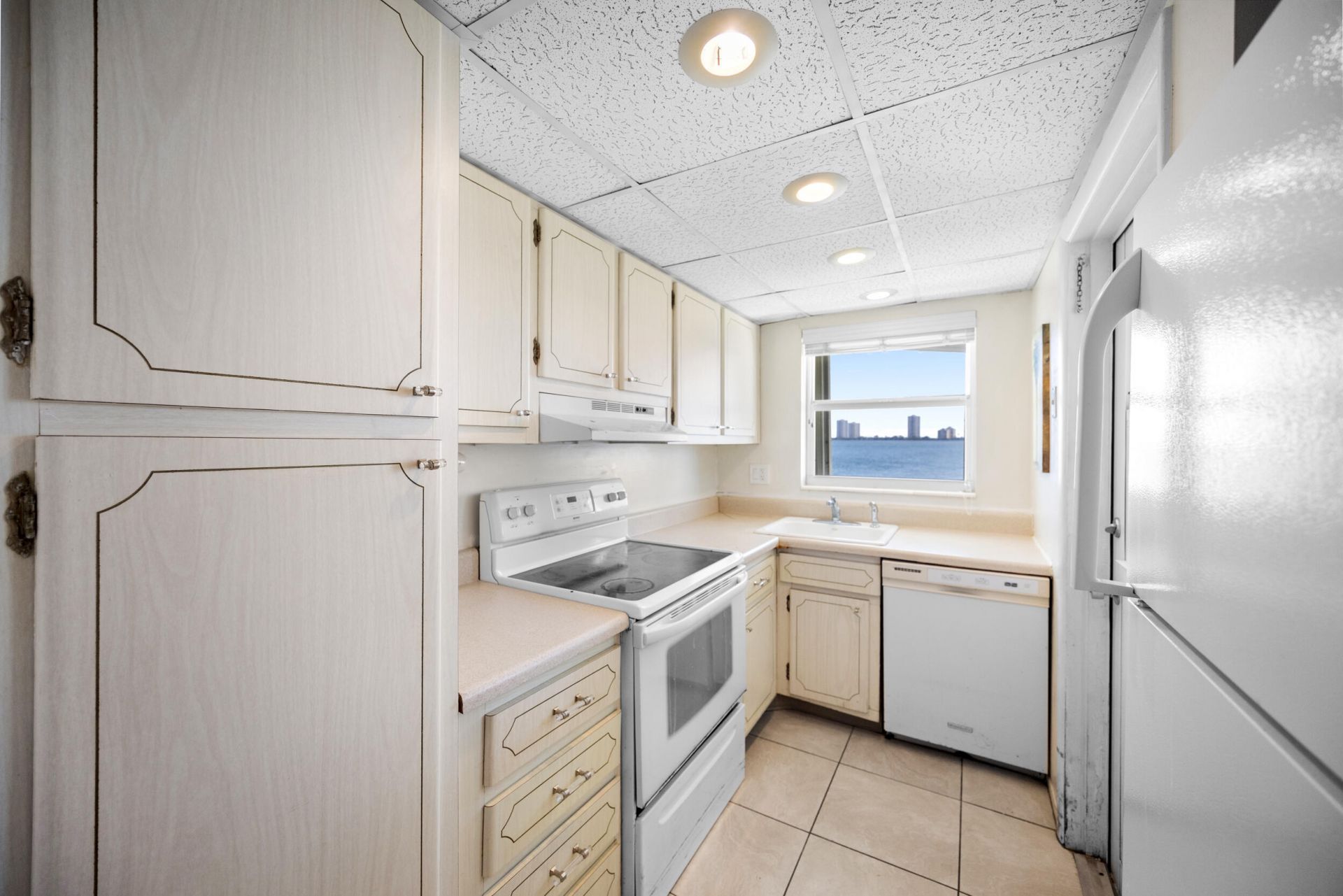 100 Shore Court, Unit 104, North Palm Beach, FL 33408 Photo