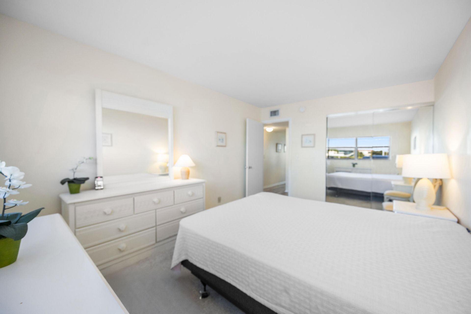 100 Shore Court, Unit 104, North Palm Beach, FL 33408 Photo