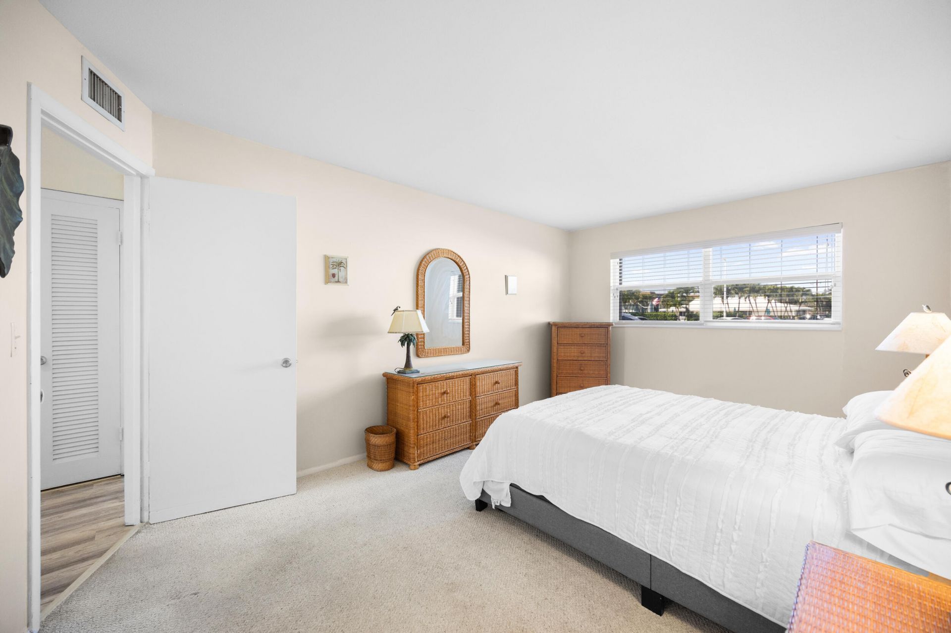 100 Shore Court, Unit 104, North Palm Beach, FL 33408 Photo