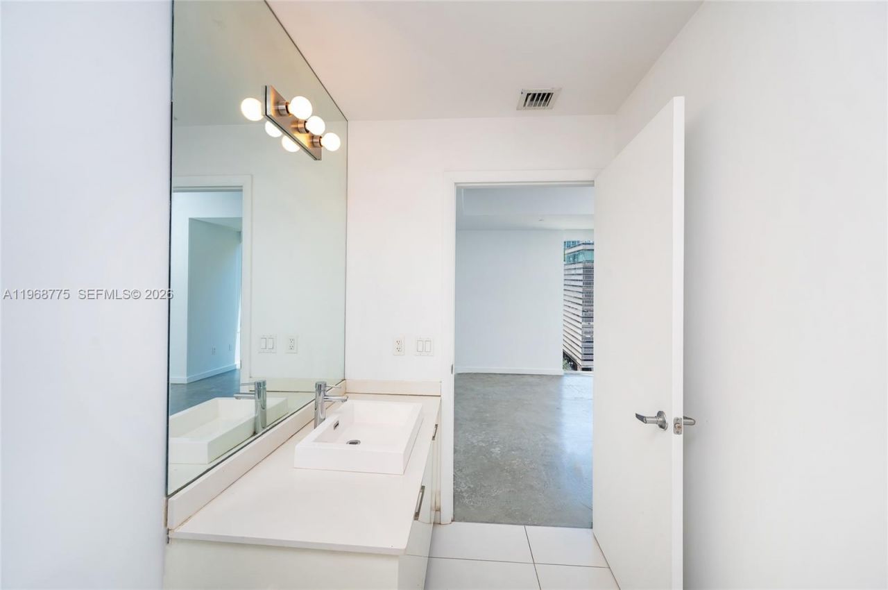 151 SE 1st St, Unit 909, Miami, FL 33131 Photo