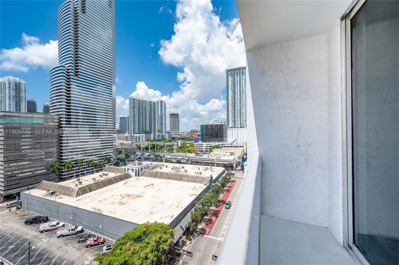 151 SE 1st St, Unit 909, Miami, FL 33131 Photo