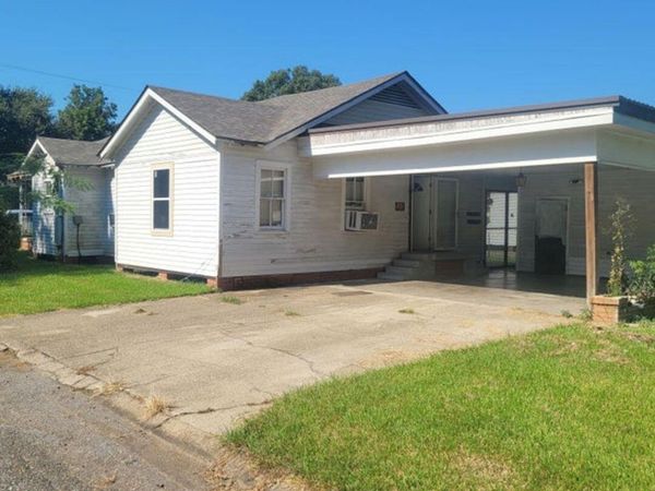 304 W Tennis Street , Opelousas, LA 70570