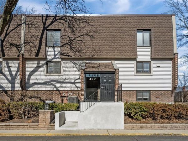 429 Elm Street, Unit 5J, Deerfield, IL 60015