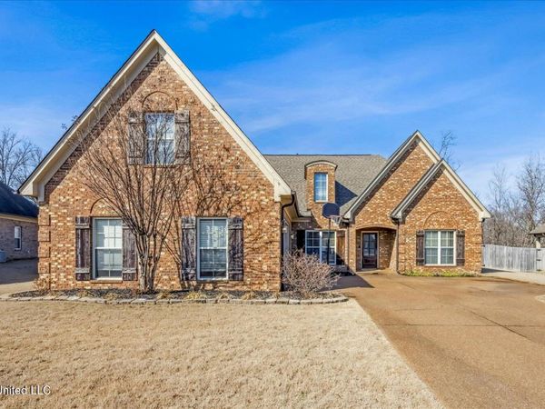 2624 Champion Hills Drive, Southaven, MS 38672