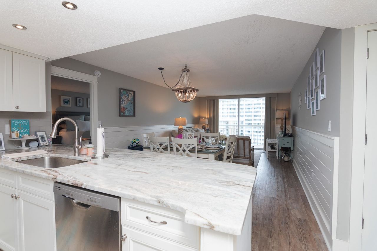 9820 Queensway Blvd.  Photo 5