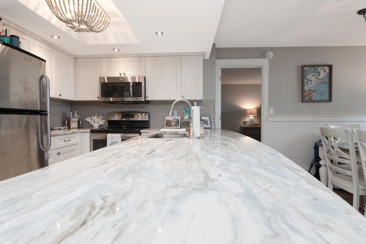 9820 Queensway Blvd.  Photo 7