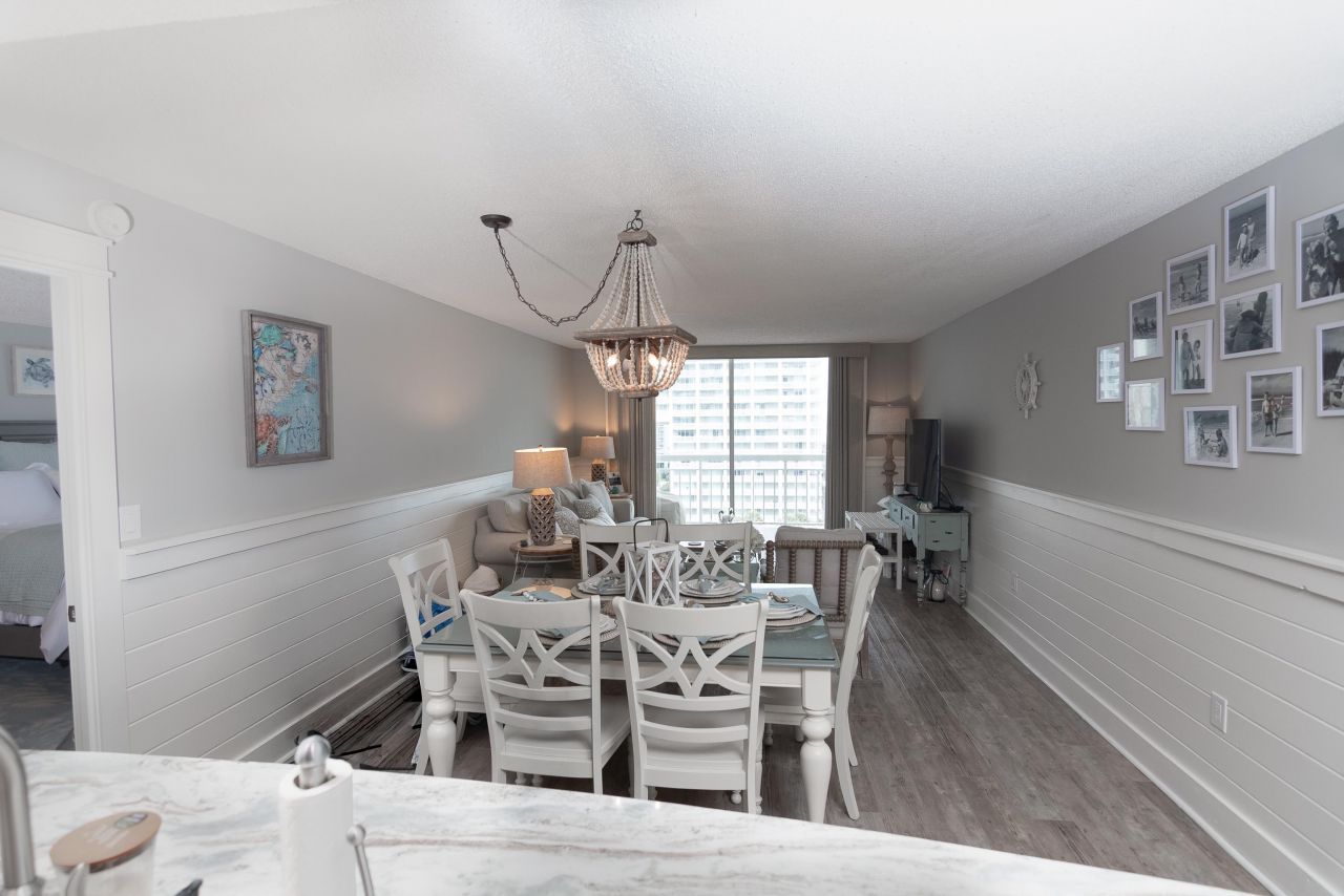 9820 Queensway Blvd.  Photo 8