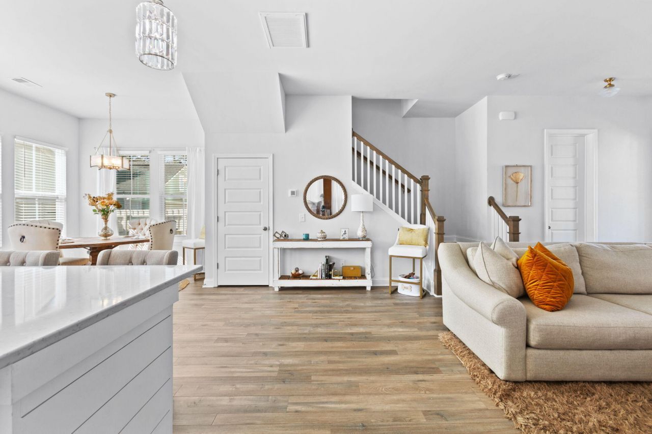 101 W Respite Lane Photo 6