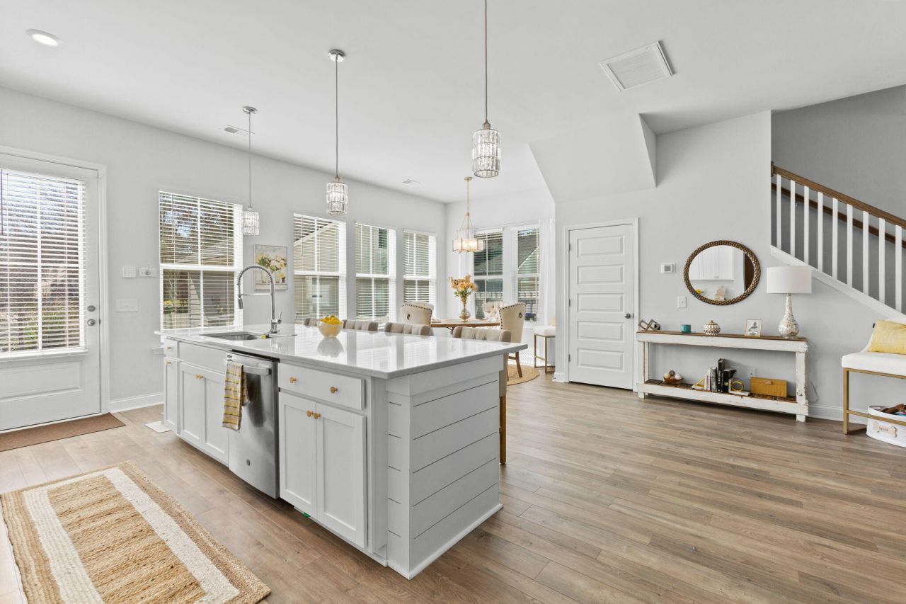 101 W Respite Lane Photo 7