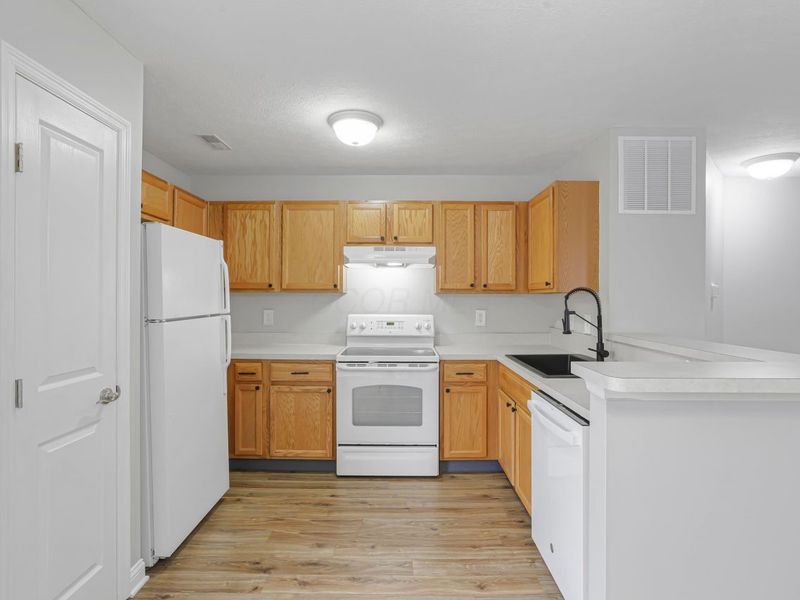 998 Hartford Village Boulevard, Unit 998, Columbus, OH 43228 Photo 10