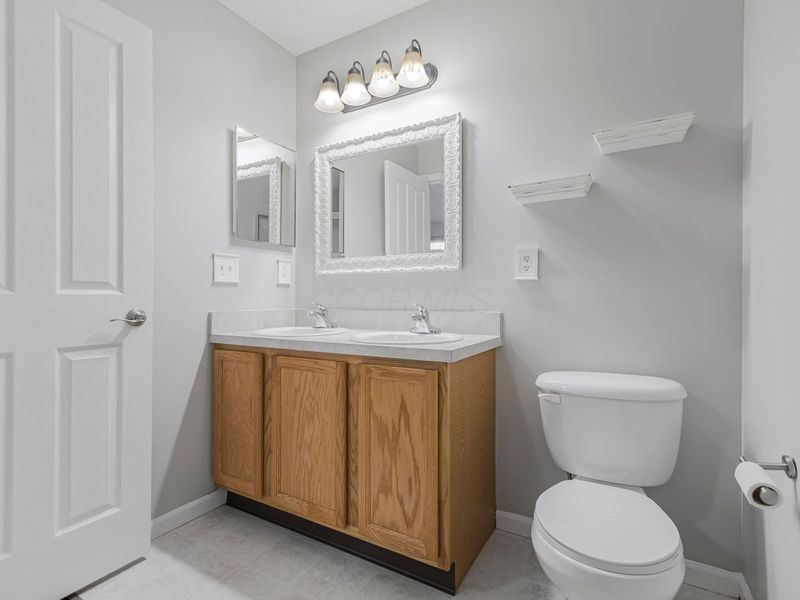 998 Hartford Village Boulevard, Unit 998, Columbus, OH 43228 Photo 17