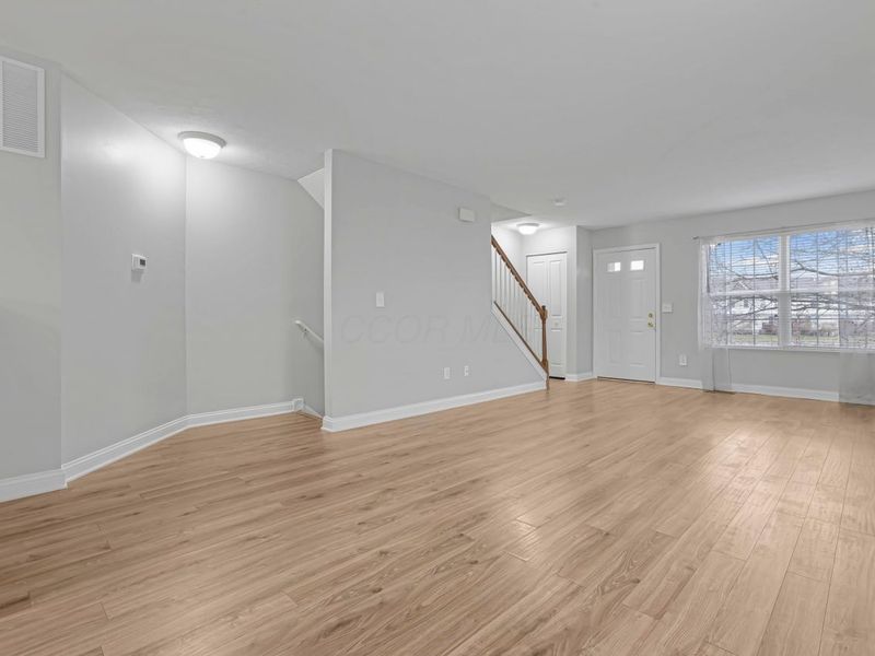 998 Hartford Village Boulevard, Unit 998, Columbus, OH 43228 Photo 4