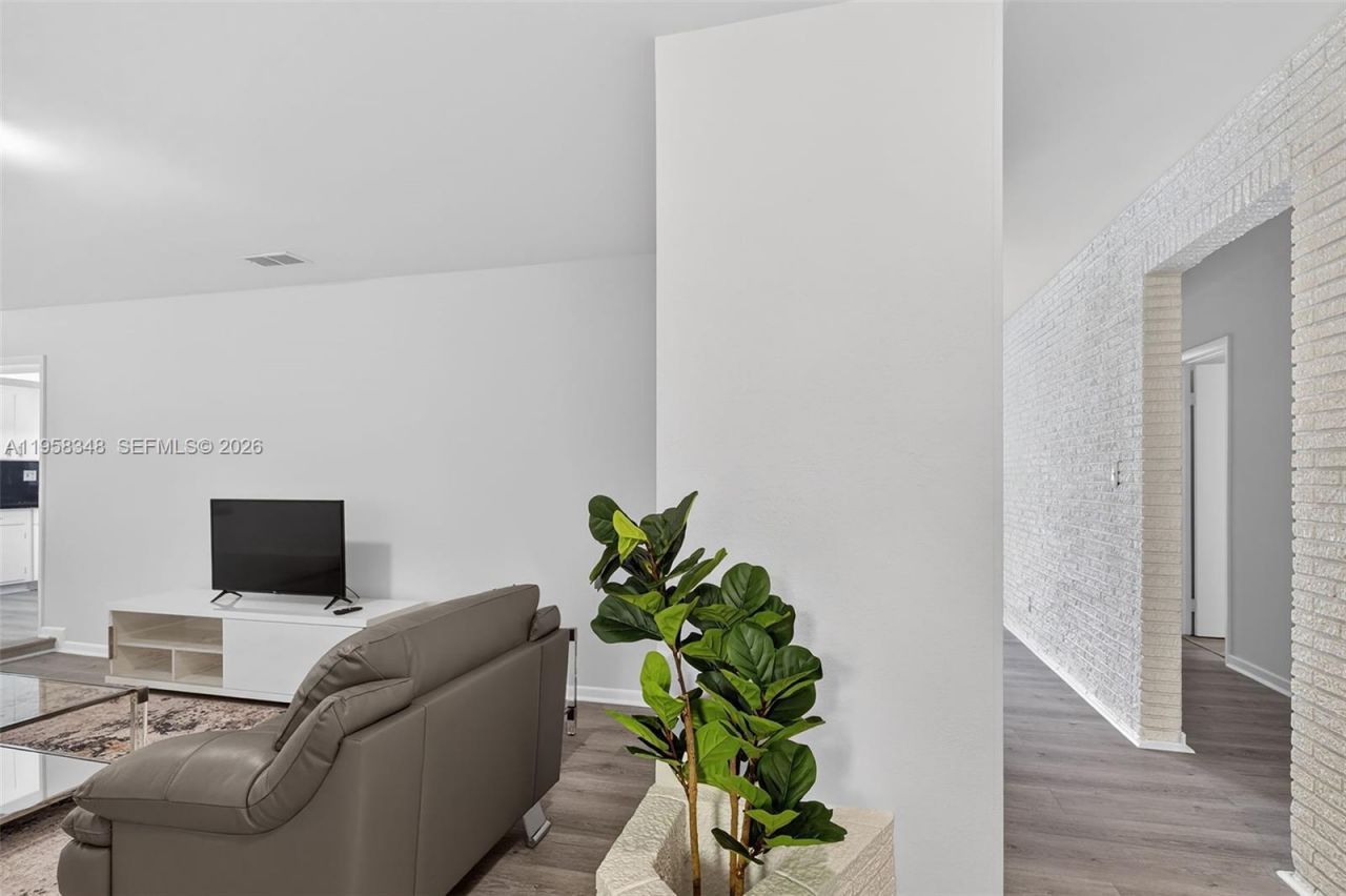 7081 NW 8th Ct, Plantation, FL 33317 Photo