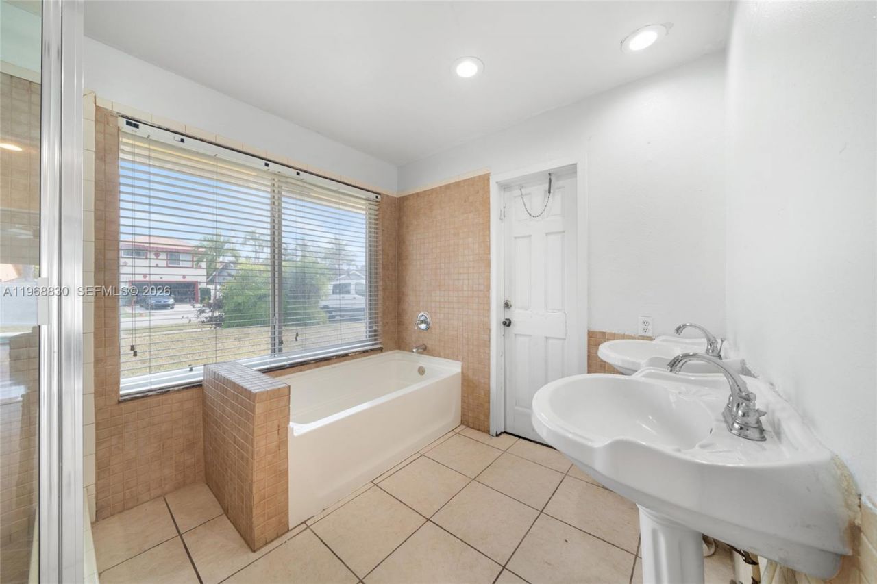 4231 NW 73rd Ave, Lauderhill, FL 33319 Photo