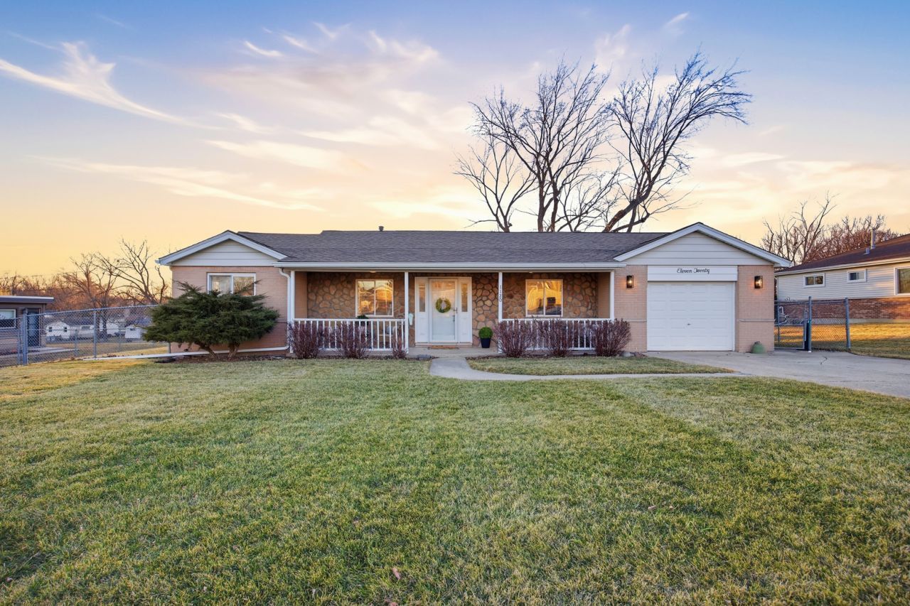 1120 N Bluebonnet Lane, Hoffman Estates, IL 60169 Main Photo