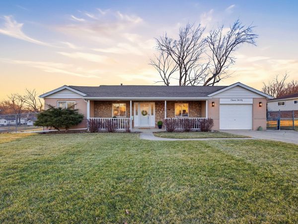 1120 N Bluebonnet Lane, Hoffman Estates, IL 60169