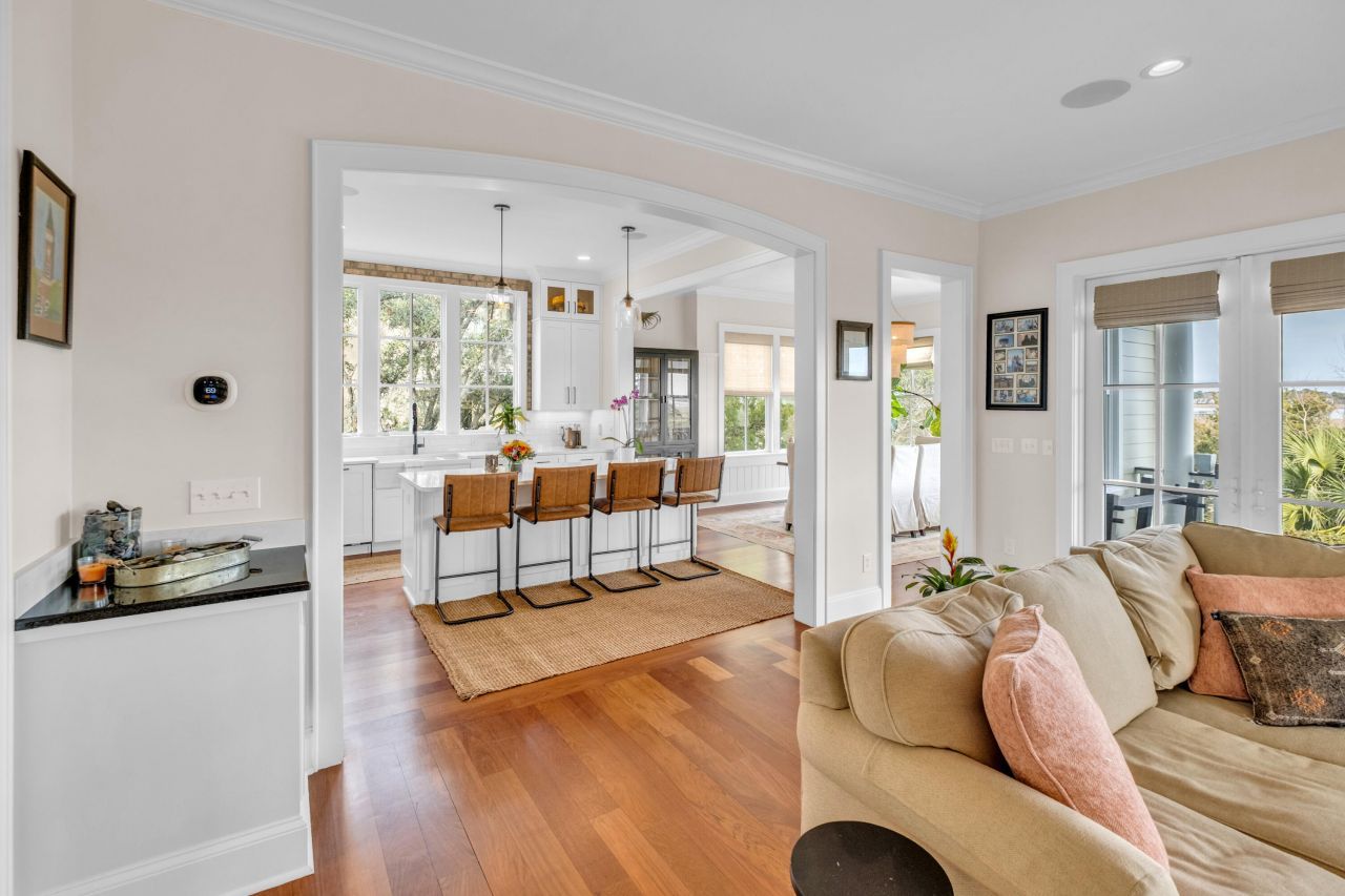 1352 Headquarters Plantation Drive Photo 11