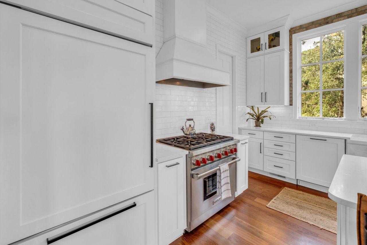 1352 Headquarters Plantation Drive Photo 12