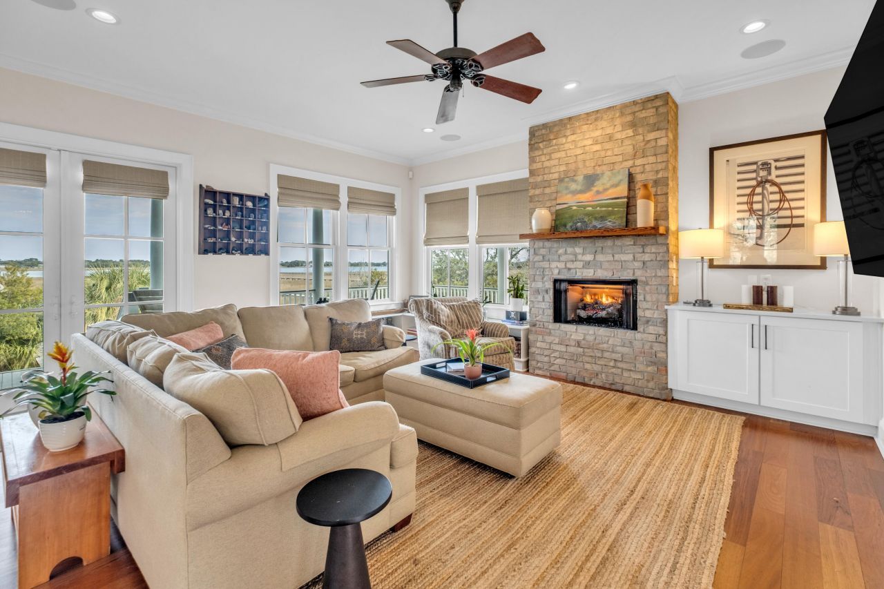 1352 Headquarters Plantation Drive Photo 19