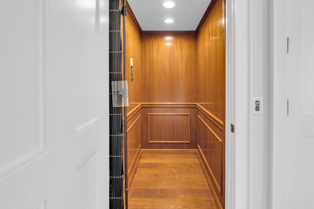 1352 Headquarters Plantation Drive Photo 23