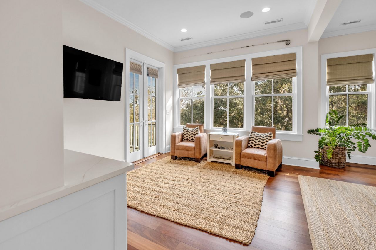 1352 Headquarters Plantation Drive Photo 25