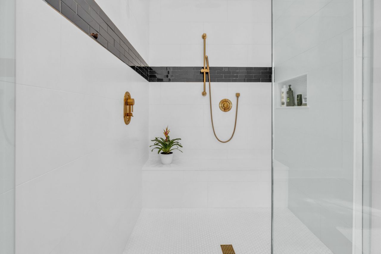 1352 Headquarters Plantation Drive Photo 35