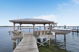 1352 Headquarters Plantation Drive photo 4