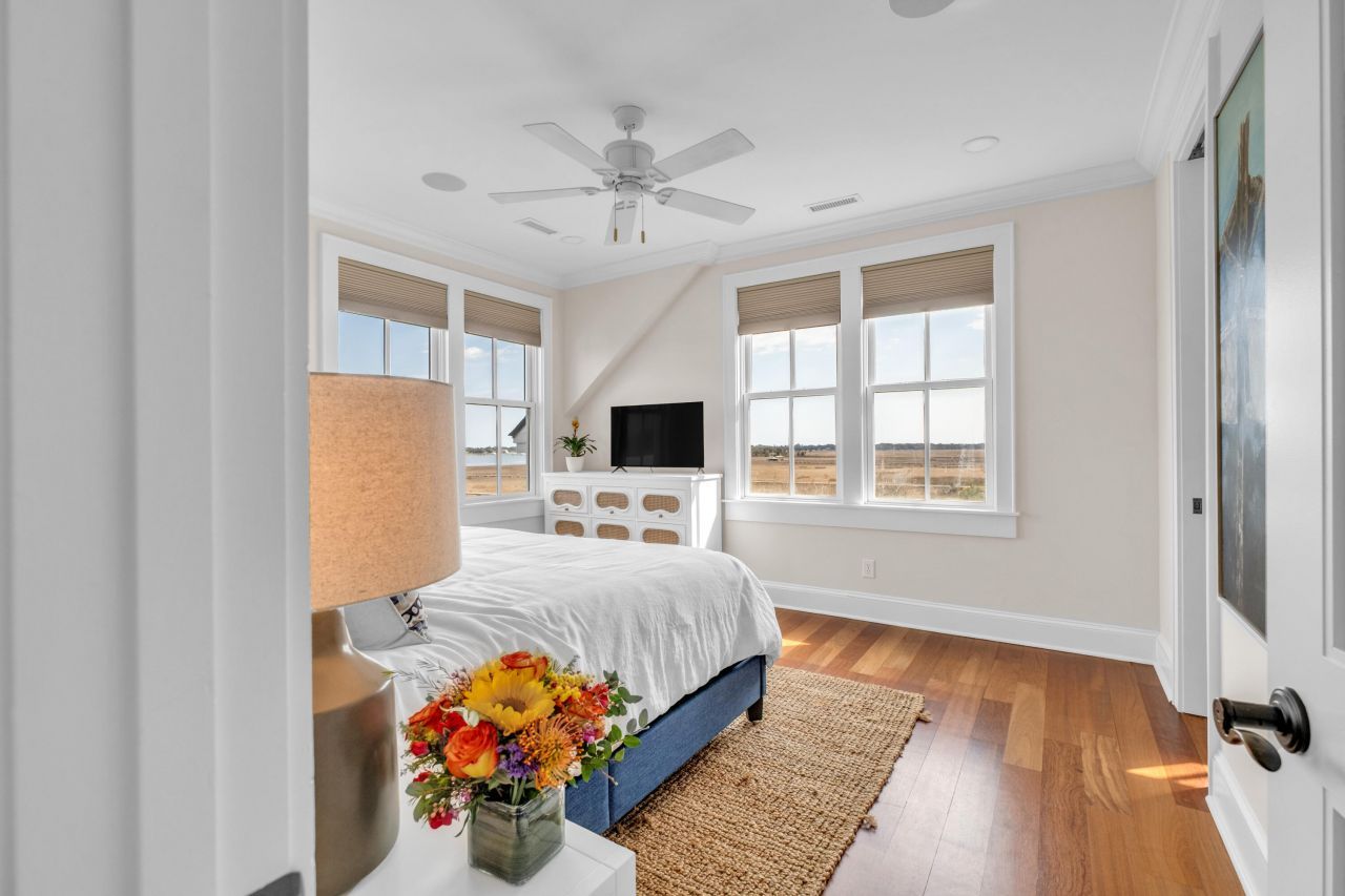 1352 Headquarters Plantation Drive Photo 44