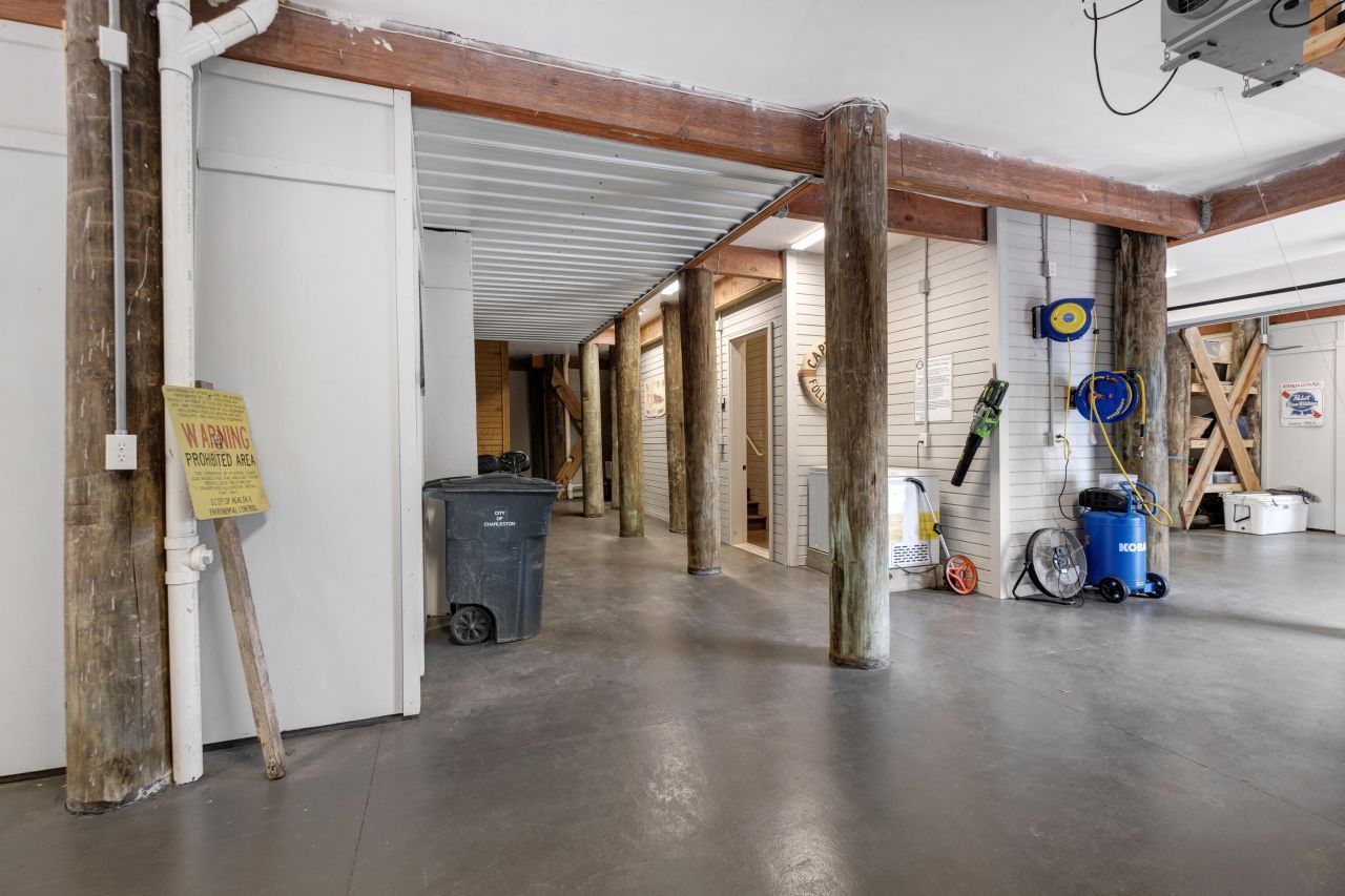 1352 Headquarters Plantation Drive Photo 58