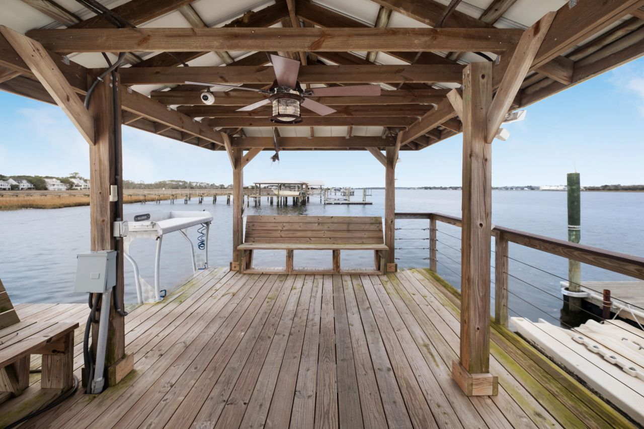 1352 Headquarters Plantation Drive Photo 7