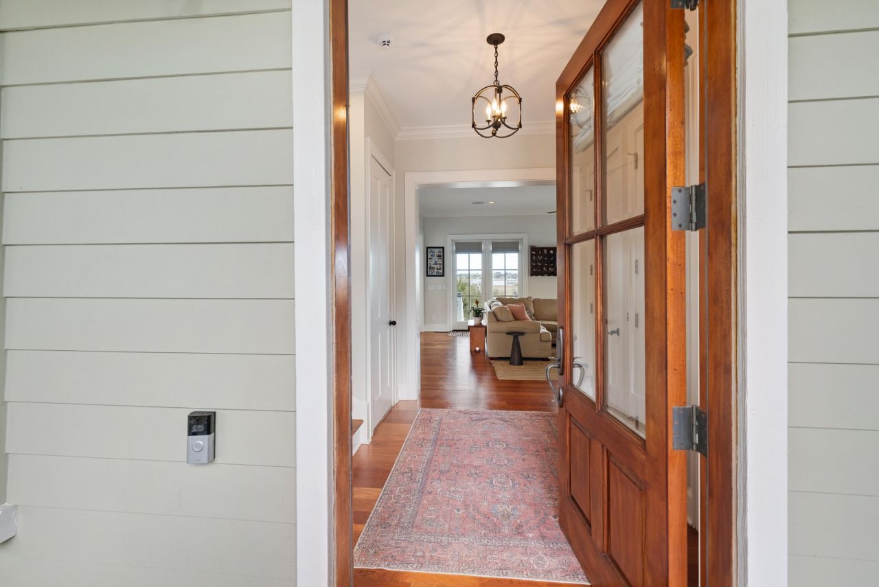 1352 Headquarters Plantation Drive Photo 9