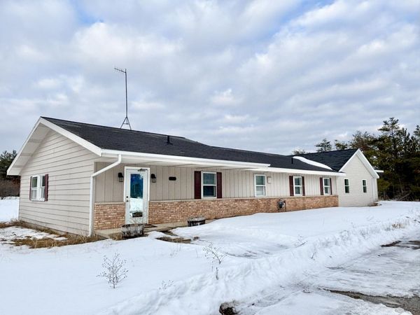 4890 Airport Road, Lewiston, MI 49756