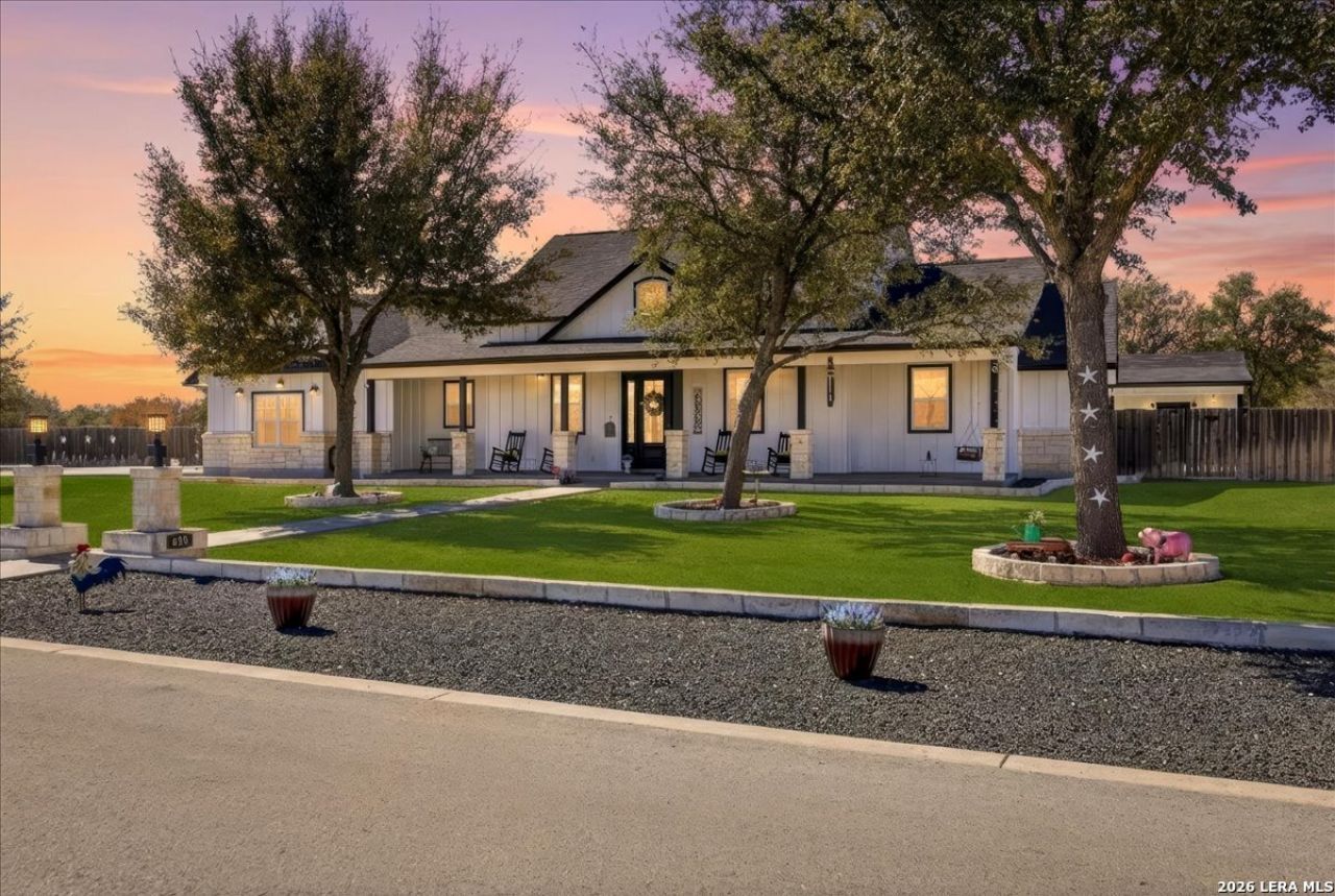 635 Double Gate, Castroville, TX 78009 Main Photo