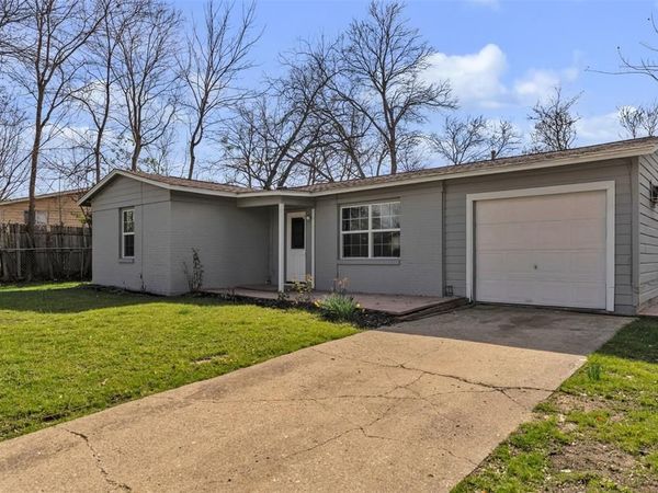 1112 E Mitchell Street, Arlington, TX 76010