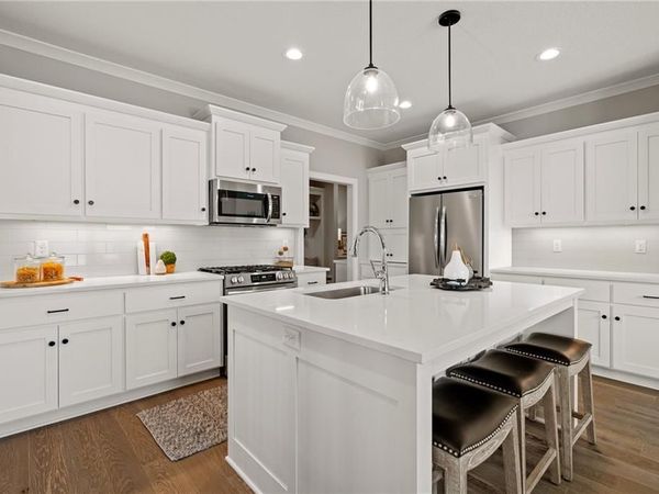 22216 W 82nd Terrace, Lenexa, KS 66220