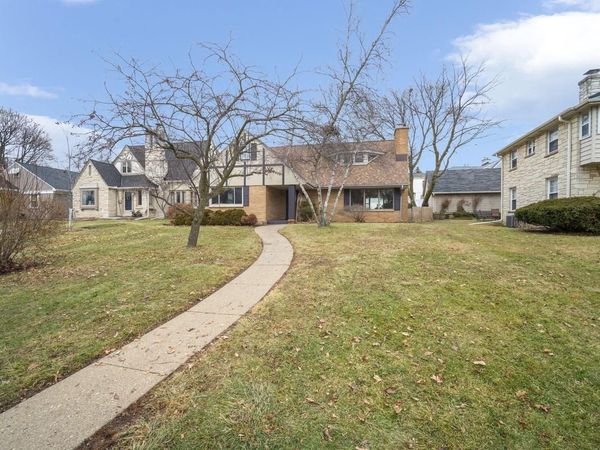 2020 Menomonee River PARKWAY, Wauwatosa, WI 53226