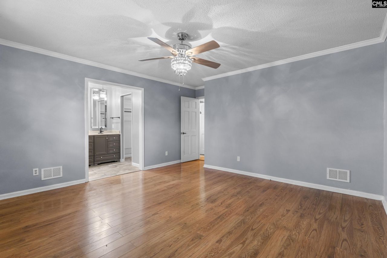 306 Doncaster Road Photo 17