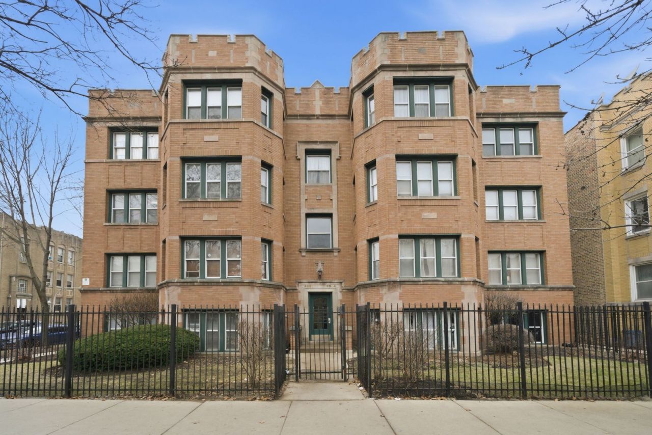 2342 W Rosemont Avenue, Unit 1, Chicago, IL 60659 Main Photo