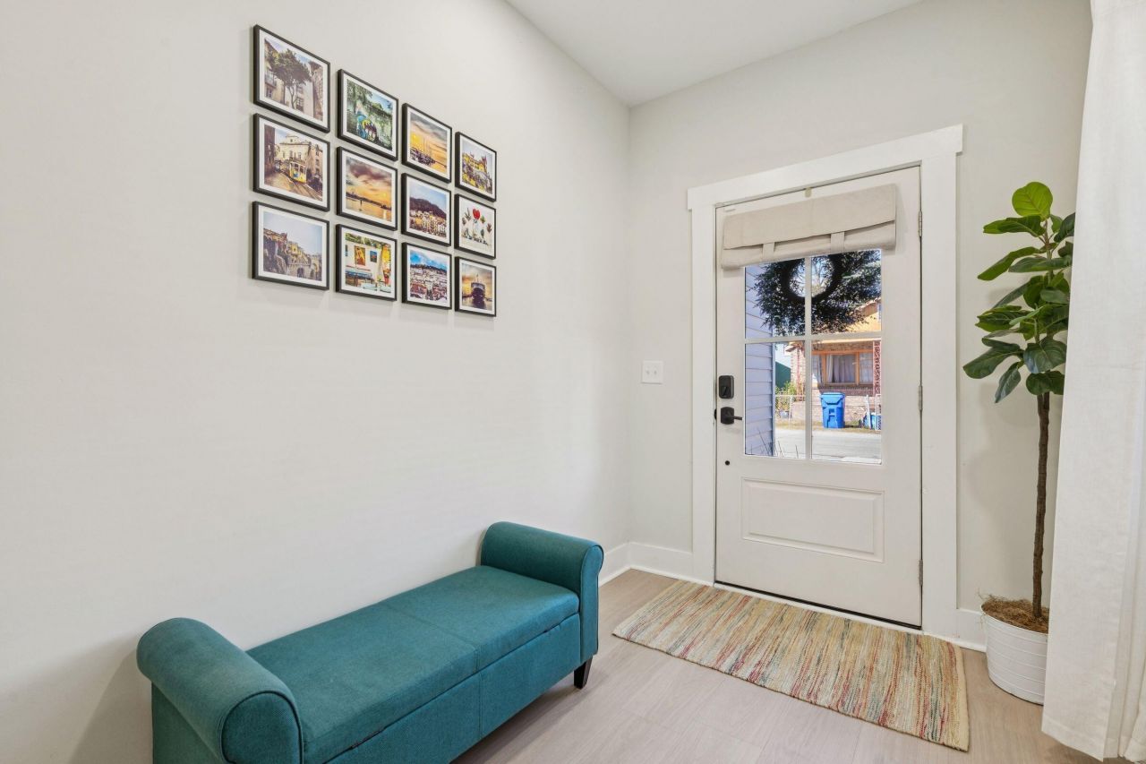 1995 Hugo Avenue Photo 4