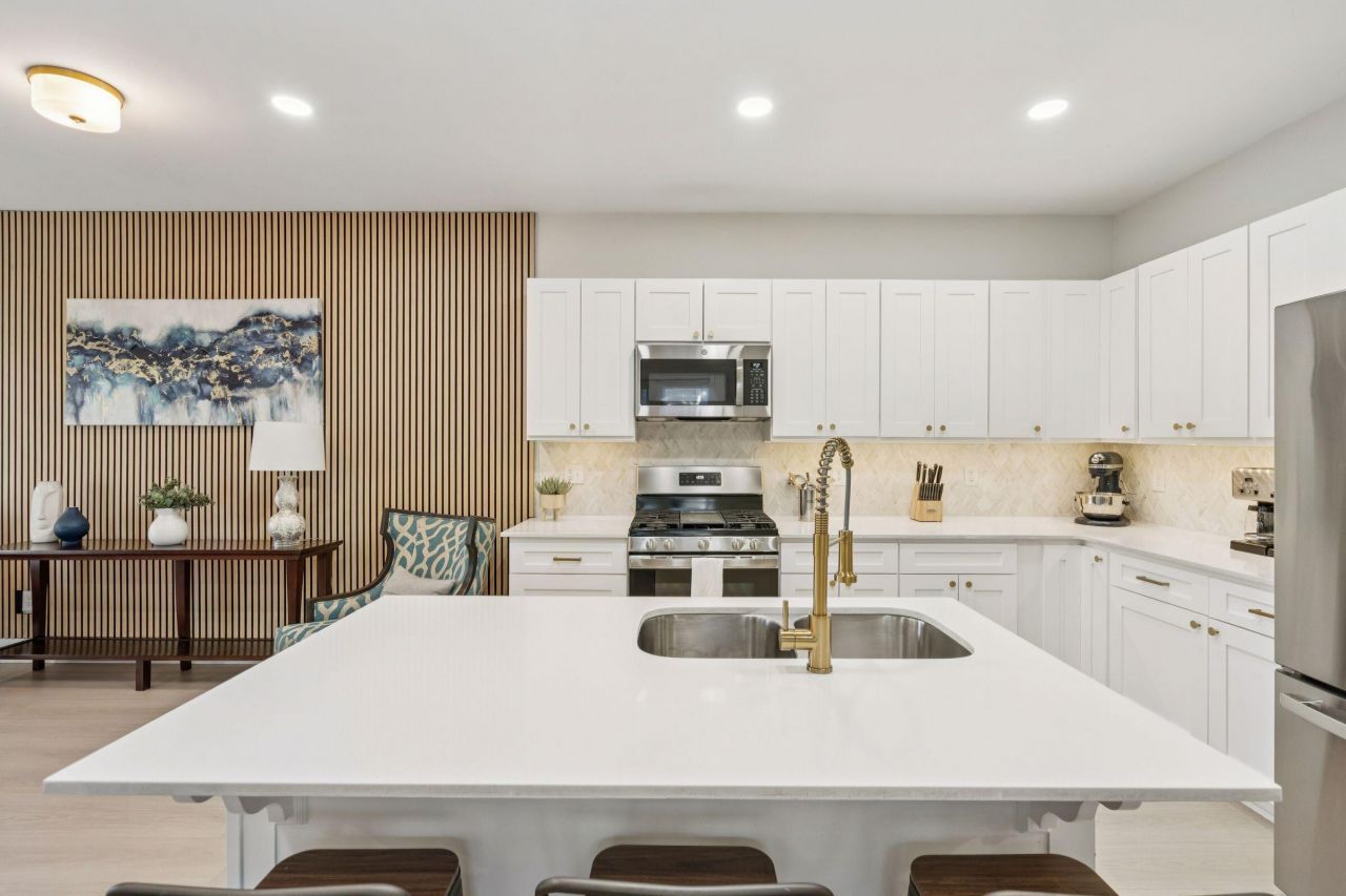 1995 Hugo Avenue Photo 8