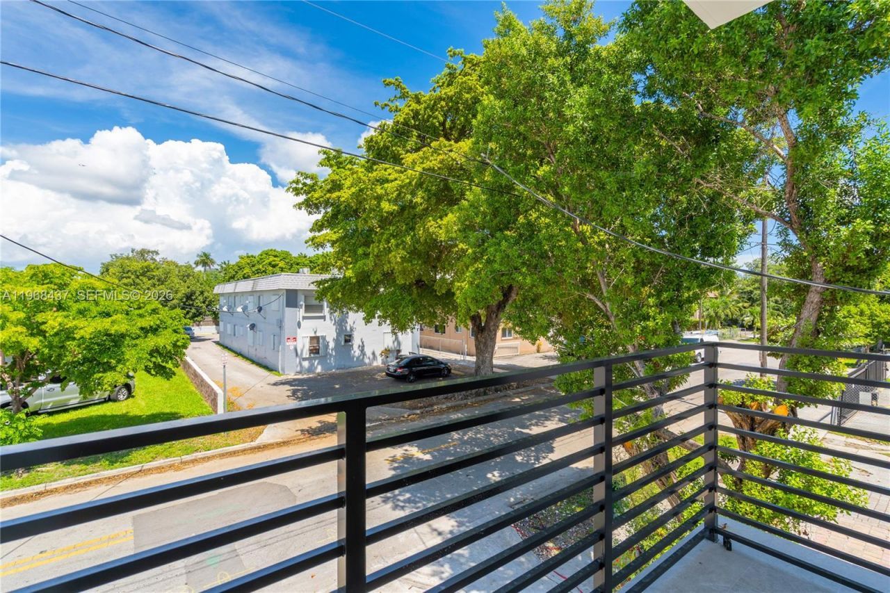 1658 NW 1st St, Miami, FL 33125 Photo