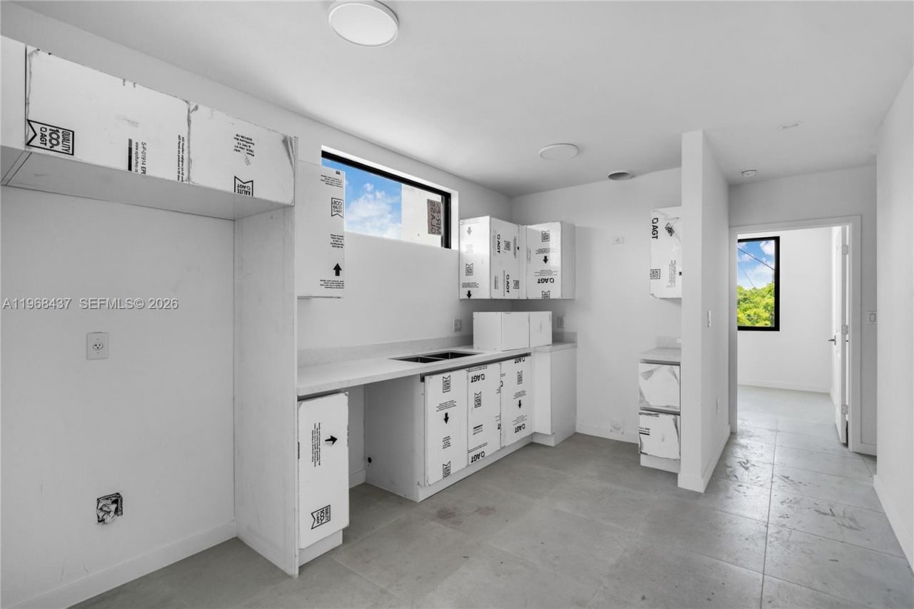 1658 NW 1st St, Miami, FL 33125 Photo