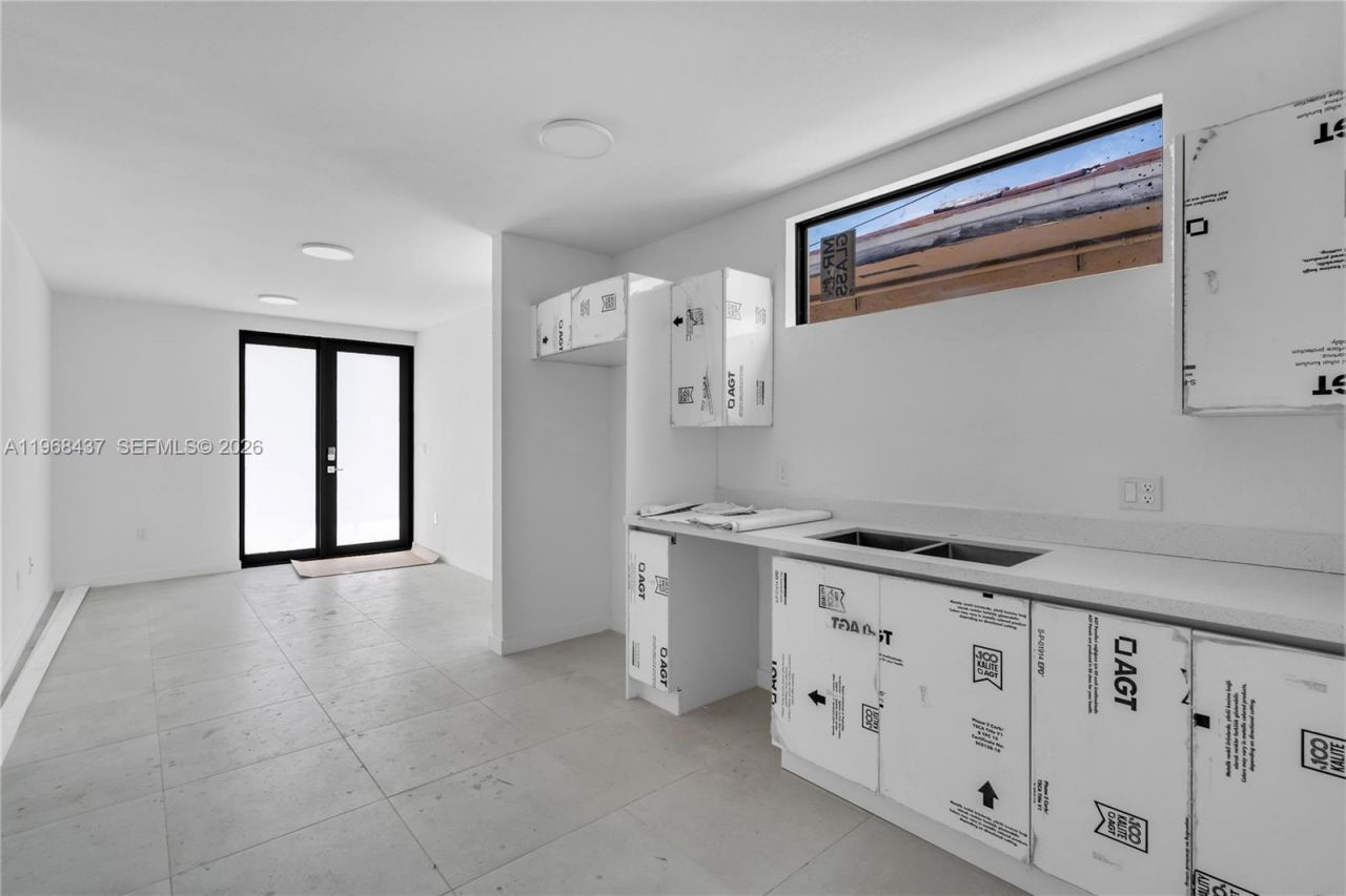 1658 NW 1st St, Miami, FL 33125 Photo