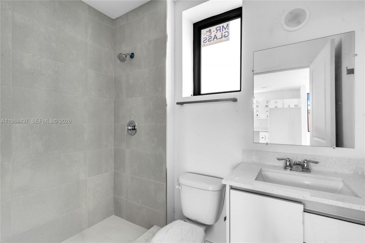 1658 NW 1st St, Miami, FL 33125 Photo