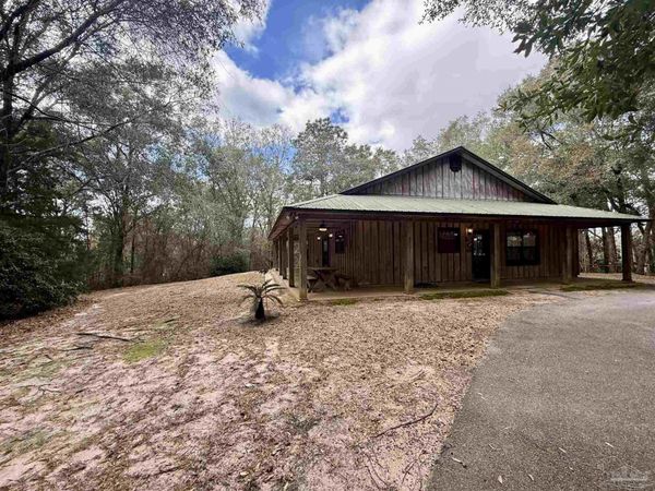 7769 Lakeside Dr, Milton, FL 32571