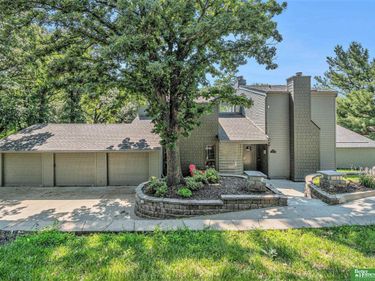 21811 Hillandale Drive, Elkhorn, NE 68022