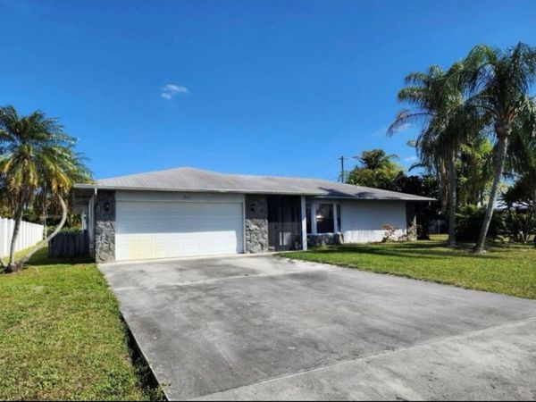 1985 SE Dupont Street, Port St Lucie, FL 34952