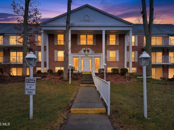 5679 Monroe Street, Sylvania, OH 43560