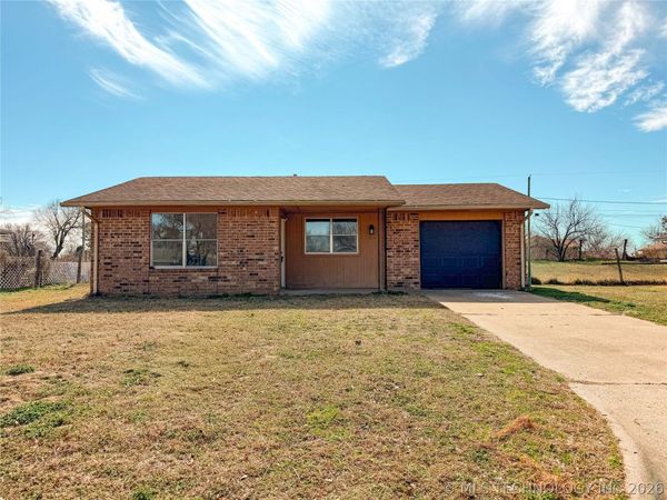 422 E 24th Street , Okmulgee, OK 74447